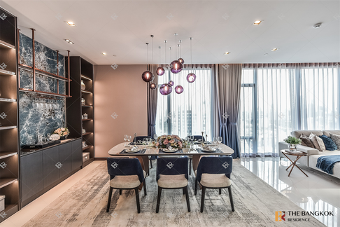 Q1 Sukhumvit Luxury Condo at Special Price near BTS Nana