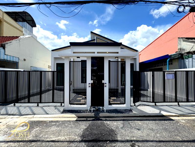 Townhouses for sale Muang Phuket Phuket : Newly Built Townhome in Phuket Town Center near Suanluang Park, Talad Nuea (Yee Teng Intersection)