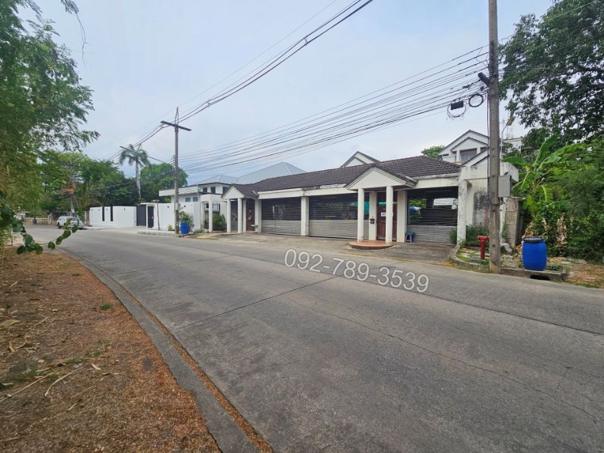 รูป ขายบ้านเดี่ยว 3 ชั้น หมู่บ้านเมืองเอก โครงการ 4 หน้าบ้านติดน้ำ วิวสนามกอล์ฟวิสต้า  ระเบียงและสวนรอบบ้าน บรรยากาศร่มรื่น - รูปที่ 15/15