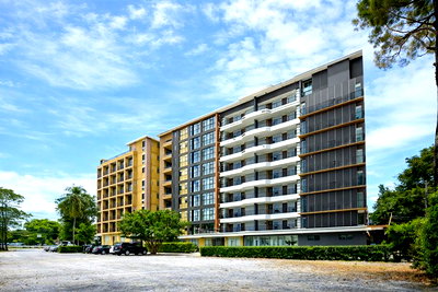 เช่ากิจการ ตลาดสามย่าน แกลง : ใกล้หาดบางเสร่ 500 ม. 344 ตร.ว. ให้เช่า กิจการโรงแรมวิวทะเล 2 อาคาร พร้อมใบอนุญาตประกอบกิจการโรงแรม 140 นอน 140 น้ำ