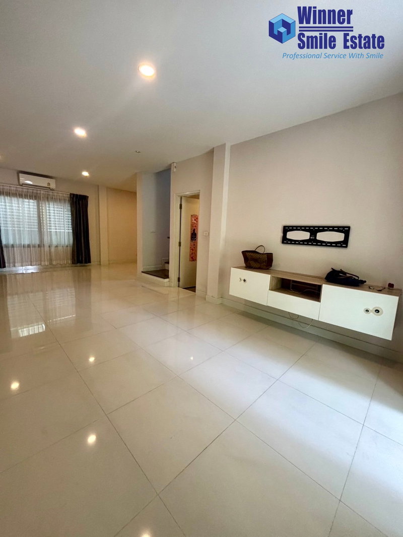 Houses for sale : Urgent!!! Single house for sale, The City Pattanakarn / 4 Bedrooms