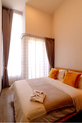 Condos for rent : S78 Condo for rent: SOHO BANGKOK RATCHADA, Duo space (2-story) unit, fully furnished with appliances, ready to move in.