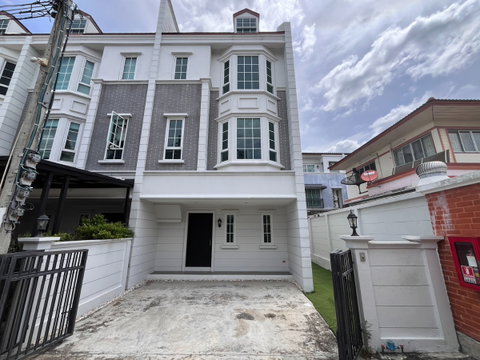 🔥For Sale The Preston Townhome Rama 9 – Srinakarin, rare corner unit, last unit available