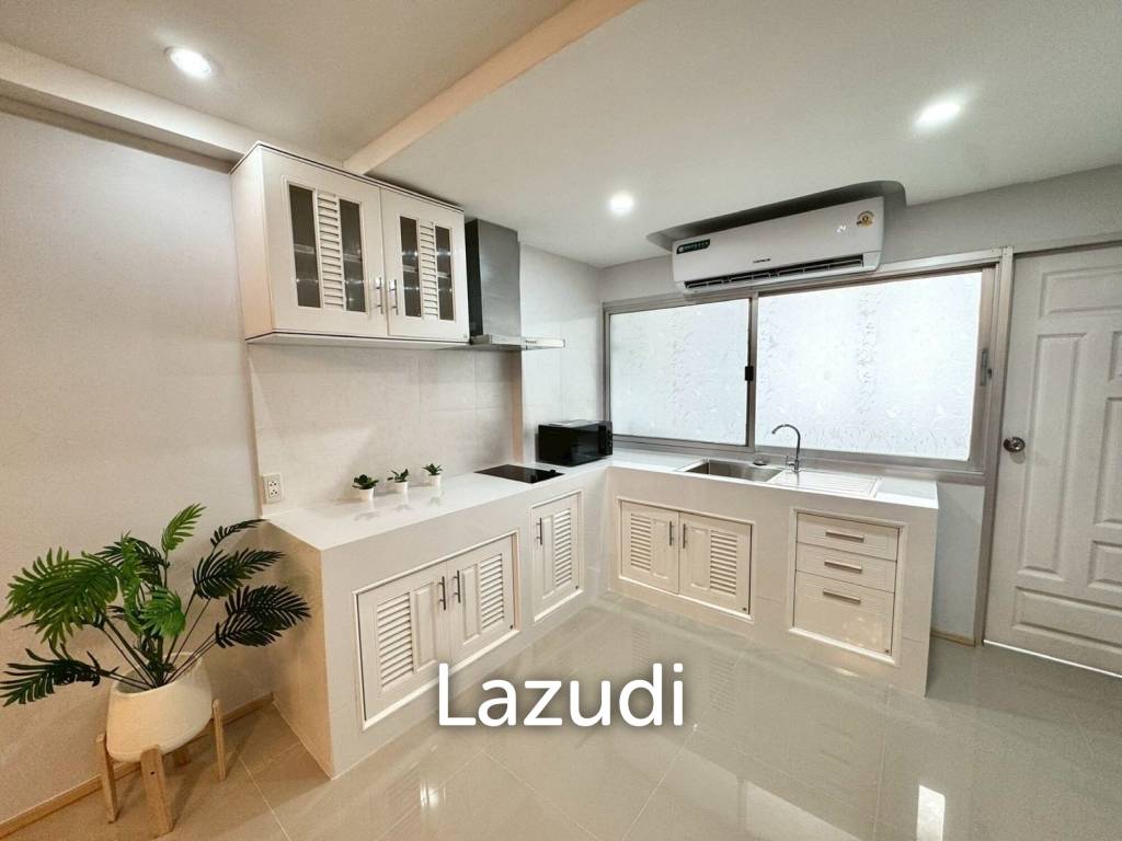 รูป 72 sqm 2 Bedroom Condo on 14th Floor in Huai Khwang Bangkok - รูปที่ 4/6