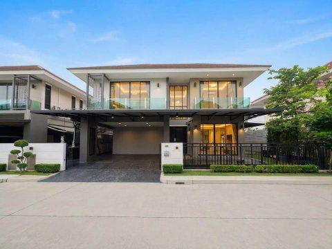 House for sale at "Sammakorn Chaiyapruek-Chaengwattana" for only 7.49 million baht. Located on the main road, Fully functional and ready to move in,