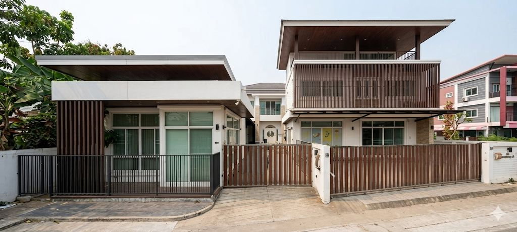รูป BL131| ขายด่วน! ขายบ้านหรูสไตล์โฮมออฟฟิศ 3 หลัง ทำเลใกล้เมืองเชียงใหม่ อ.สันทราย จ.เชียงใหม่ ( ราคา 13,900,000 บาท ) - รูปที่ 1/39