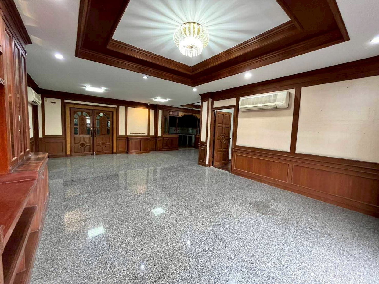 รูป LTH15569 – Commercial Office Building for Sale Rama 9 | Spacious Standalone Office | Near MRT Rama 9 | 42 MB | อาคารสำนักงานขาย พระราม 9 อาคารเดี่ยว พื้นที่ขนาดใหญ่ ใกล้ MRT พระราม 9 - รูปที่ 8/12