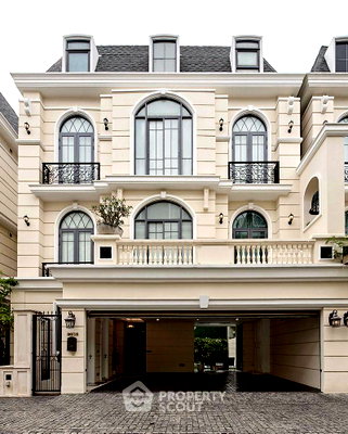 Townhouses for sale Watthana : 4-BR Townhouse at The Boulevard Ekamai near ARL Ramkhamhaeng (ID 2939941)