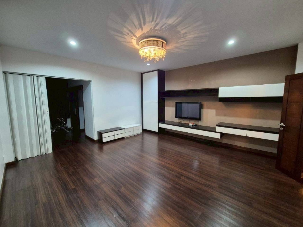รูป 🏢 Home Office ให้เช่า สไตล์ Modern Luxury ทำเลใจกลางเมือง “อารีย์สัมพันธ์ 7” 3 ห้องนอน 3 ห้องน้ำ ตรงข้ามกระทรวงการคลัง - รูปที่ 10/20