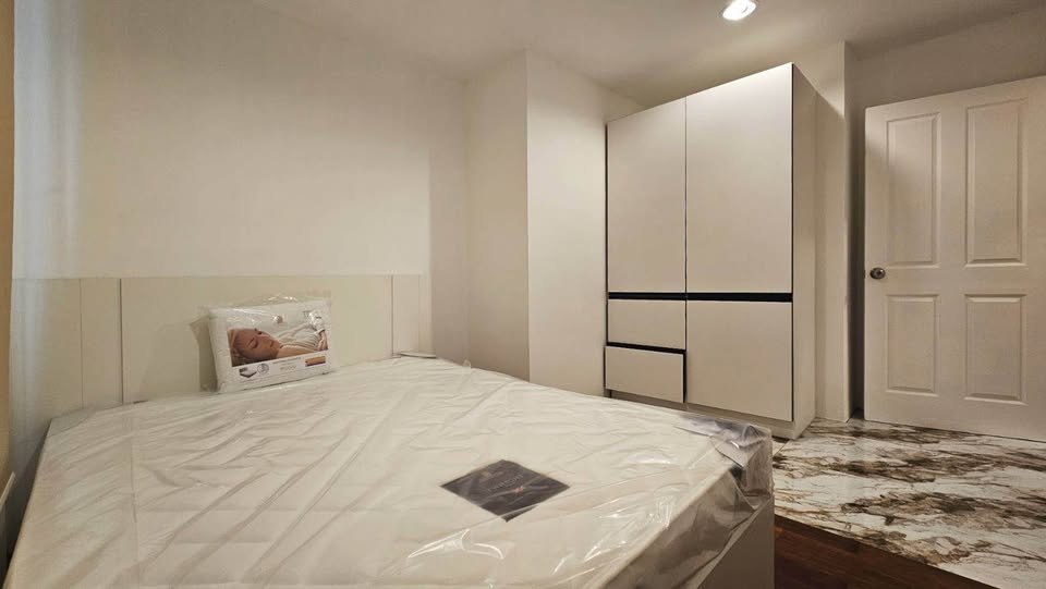picture Condo for RENT/SALE : Belle Grand Rama 9 𝐒𝐢𝐳𝐞 : 77.9 sqm. 2 Bed 1 Bath / Unblocked view /Facing North-East / Pool view 19th / C2 - 5/12
