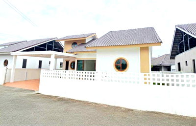 Houses for sale Hang Dong Chiang Mai : Brand new Japanese MUJI-style detached house for sale - 3 bedrooms, 2 bathrooms - Price 2.39 million baht   #CHD101803