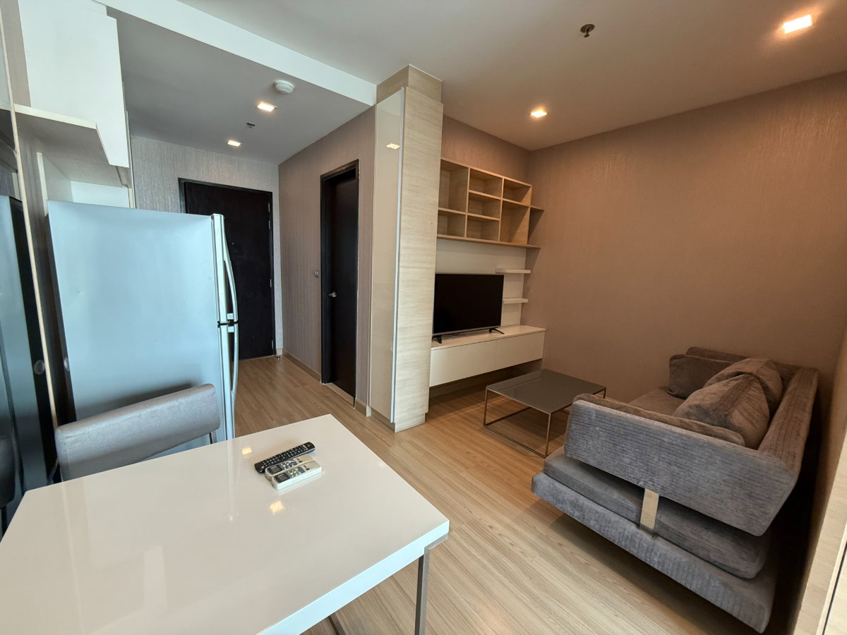 รูป ขาย Sky Walk Residence ห้อง 1 ห้องนอน ขนาดกว้าง วิวโล่งไม่บล็อก ราคาเพียง 4,280,000 บาท เดินเพียง 200 เมตรถึง BTS พระโขนง - รูปที่ 2/25