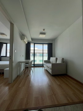 For rent: JRY Condo Rama 9 (1 bedroom), 8th floor. Located in Soi 17, Rama 9 Road, approximately 800 meters from the soi.