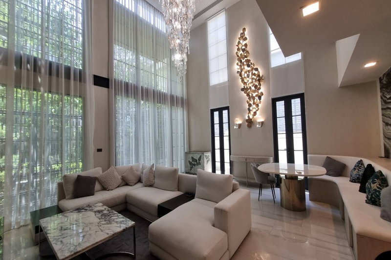 Townhouses for sale : Sale Townhome ! Super luxury ! Quarter 31, 4 bed 5 bath, 5Storeys, prime area, Parking for 4 cars ! Code C20260500021 furnished, Special Deal!