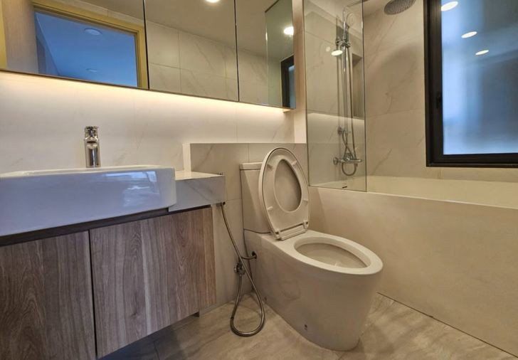 picture A037932 Walden Asoke - 5/5
