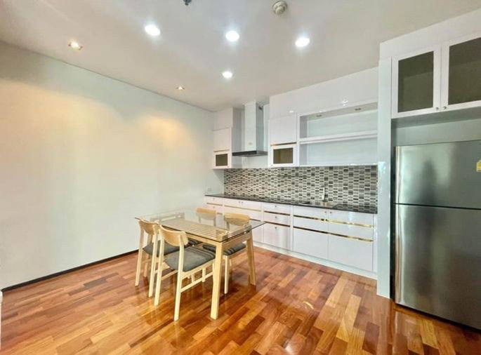 picture A038077 Noble Ora Thonglor - 4/8