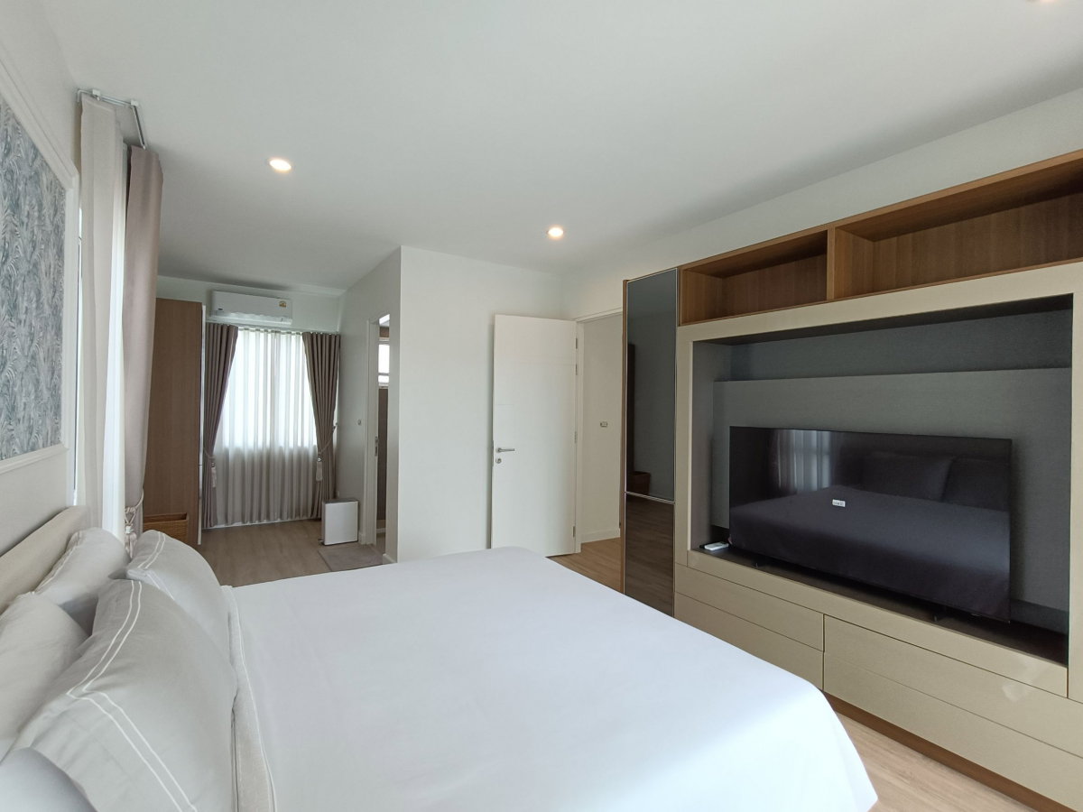 รูป Habitia Motif  ฮาบิเทีย โมทิฟ บ้านเดี่ยวหลังใหญ่ กว้างมาก แต่งใหม่ มีสระว่ายน้ำ เฟอร์นิเจอร์สวยพร้อมอยู่ - รูปที่ 29/35