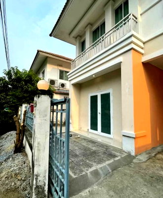 Houses for rent : Single house for rent in Buriram Ramintra project, unfurnished, near Safari World and Fashion Island. Price 15,000 THB/month.