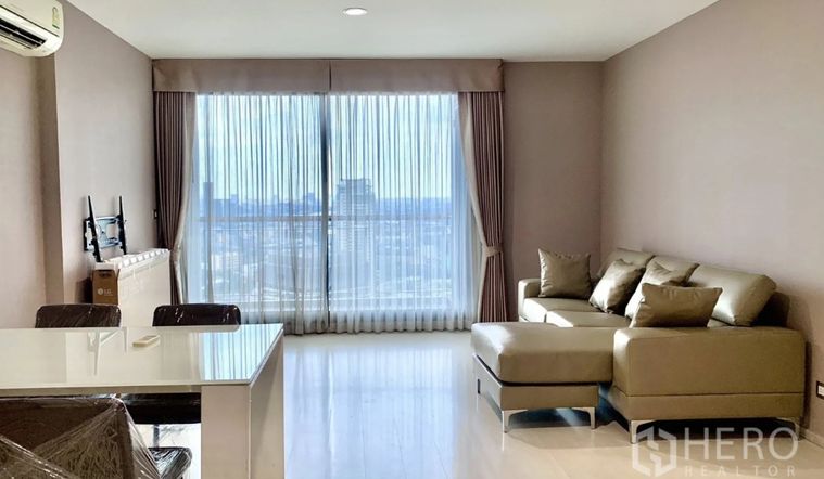 For rent 2 Bedroom Condominium in Rhythm Sukhumvit 42 in Phra Khanong, Khlong Toei, Bangkok BTS Ekkamai HRE00836