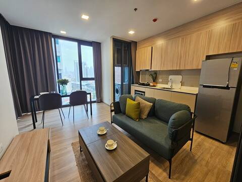 picture Bright 1BR with large window + city view Only 28,000 THB/month (~$875 USD) ✨ Includes THB 5,000 electricity + monthly cleaning - 2/27
