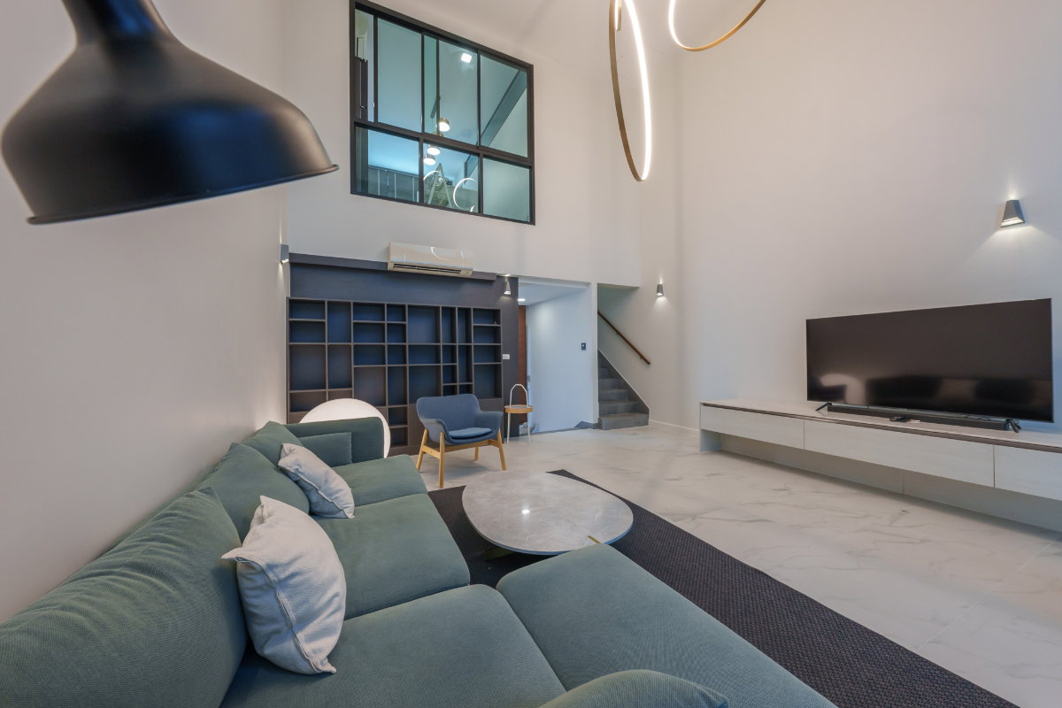 รูป (ปล่อยเช่า) Townhome 3.5 ชั้น บ้านหลังมุม ตกแต่งสวยด้วยเฟอร์นิเจอร์นำเข้าและหินอ่อนแท้  📍ซอยเสริมสุข ประชาชื่น — ใกล้ทางด่วนและรถไฟฟ้า - รูปที่ 3/30