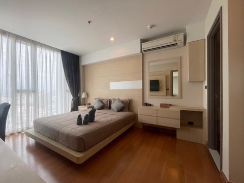 For rent Marina Bay Front Sriracha Beautiful city view room with full furnishings and ready to move in Close to the community