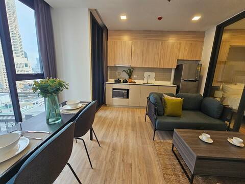 picture Bright 1BR with large window + city view Only 28,000 THB/month (~$875 USD) ✨ Includes THB 5,000 electricity + monthly cleaning - 3/27