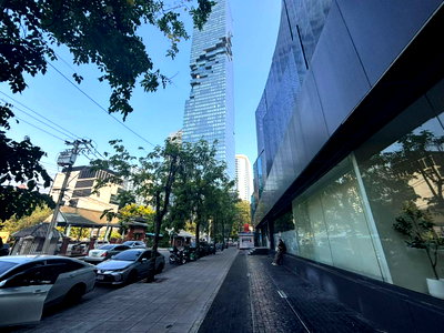เช่าสำนักงาน สถาบันการพยาบาลศรีสวรินทิรา สภากาชาดไทย : ให้เช่าพื้นที่ อาคารมหานครเซ็นเตอร์ Mahanakhon Center ชั้น 1 ห้องกระจก เนื้อที่ 226 ตารางเมตร ค่าเช่าเดือนละ 169,500 บาท*