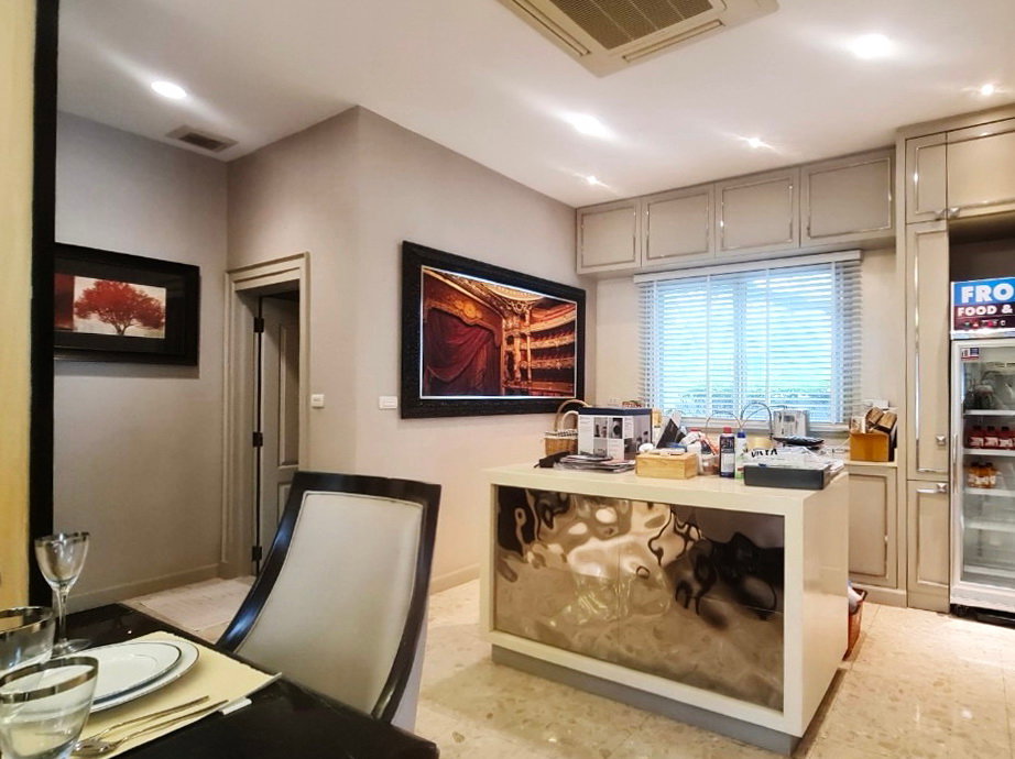 รูป ขายบ้านหรู 3 ชั้น แกรนด์ บางกอก บูเลอวาร์ด รัชดา–รามอินทรา 2 เนื้อที่ 95 ตร.ว. 5 นอน 6 น้ำ เฟอร์นำเข้า ใกล้รถไฟฟ้าสายสีชมพู - รูปที่ 15/92