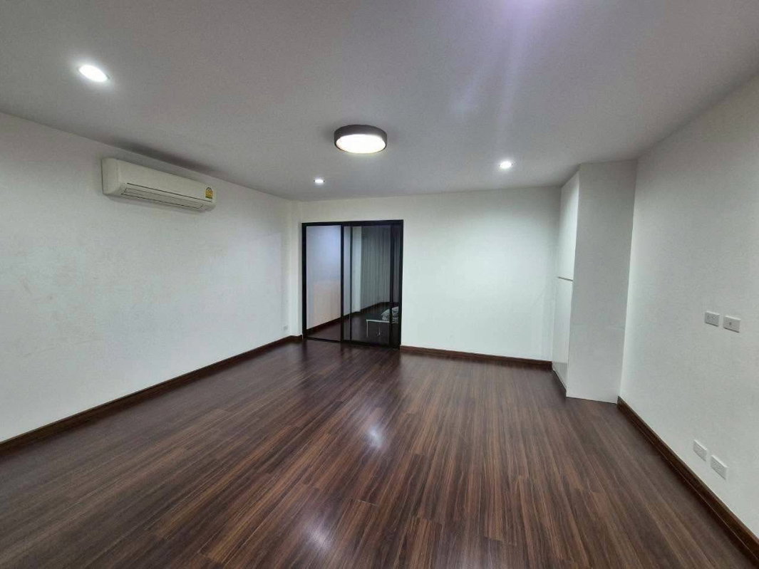 รูป 🏢 Home Office ให้เช่า สไตล์ Modern Luxury ทำเลใจกลางเมือง “อารีย์สัมพันธ์ 7” 3 ห้องนอน 3 ห้องน้ำ ตรงข้ามกระทรวงการคลัง - รูปที่ 5/20