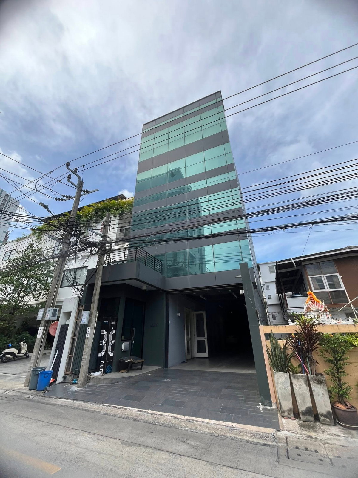 🏢✨ 5-Storey Building for Rent — Prime Thonglor 23 Location Large luxury building, ideal for residential living or Home Office use