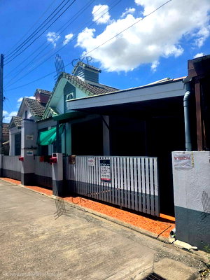บ้านแฝด นิคมอีสเทิร์นซีบอร์ด : ขาย บ้านแฝดทำเลดีโซนบ่อวิน อีสเทิร์น โฮม พาร์ค พื้นที่ใช้สอย 90 ตร.ม. ใกล้บิ๊กซี แม็คโคร โลตัส โรบินสัน และโรงพยาบาลครบในระยะไม่ไกล | รหัส 93305