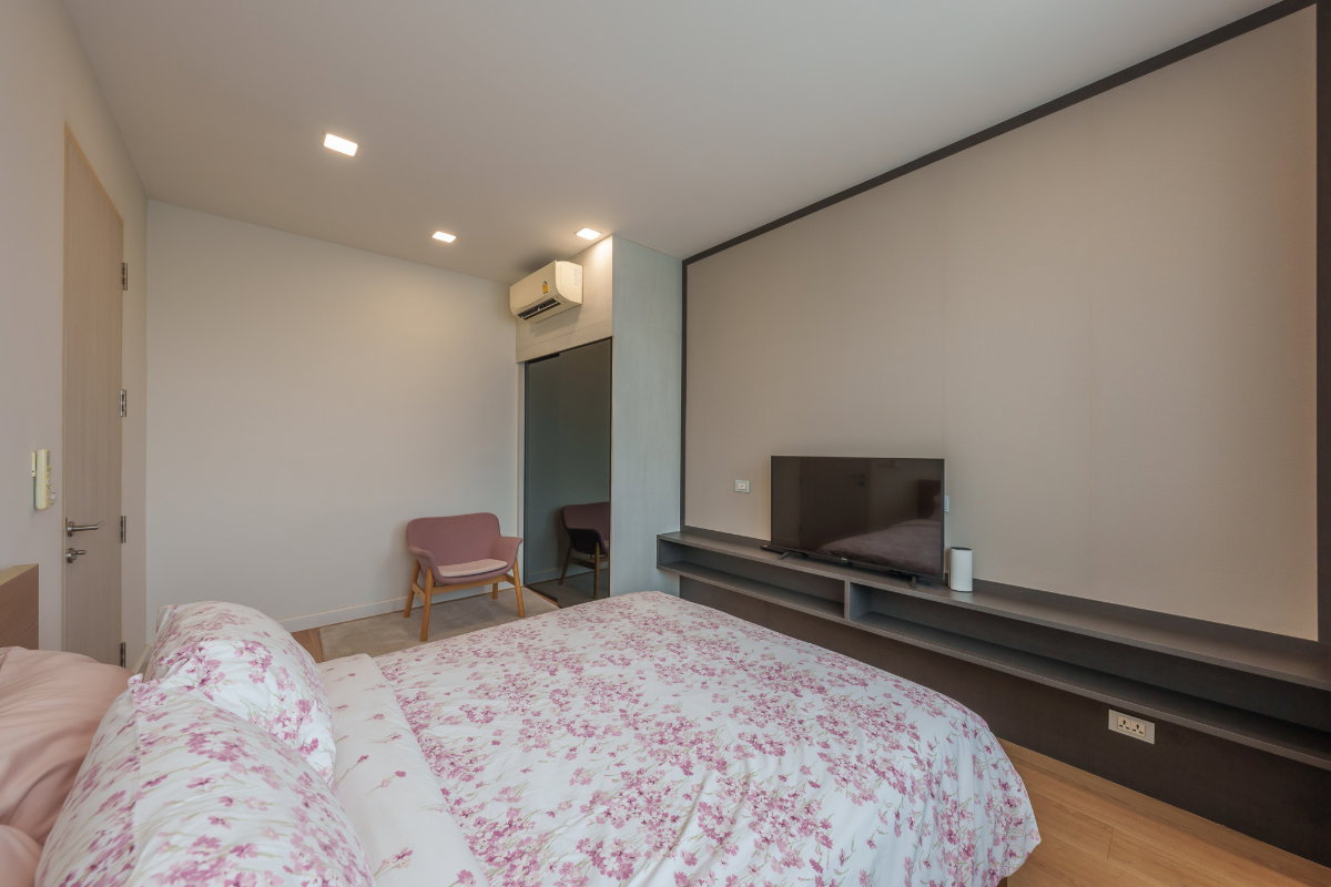 รูป (ปล่อยเช่า) Townhome 3.5 ชั้น บ้านหลังมุม ตกแต่งสวยด้วยเฟอร์นิเจอร์นำเข้าและหินอ่อนแท้  📍ซอยเสริมสุข ประชาชื่น — ใกล้ทางด่วนและรถไฟฟ้า - รูปที่ 16/30