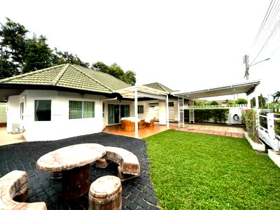 Houses for sale Bang Lamung Chonburi : For sale green field villa ready to move in