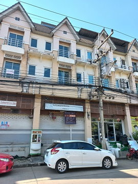 อาคารพาณิชย์ 3.5 ชั้น เนื้อที่ 17.6 ตร.ว. หมู่บ้านสถาพร คลอง 4 ธัญบุรี