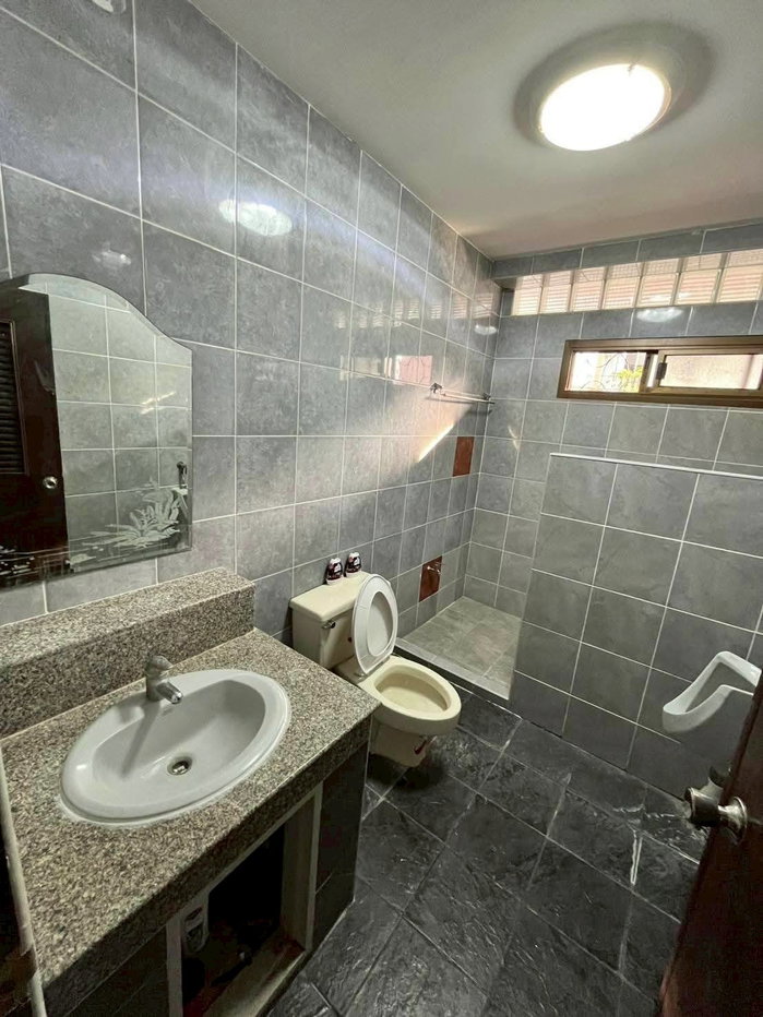 รูป LTH15569 – Commercial Office Building for Sale Rama 9 | Spacious Standalone Office | Near MRT Rama 9 | 42 MB | อาคารสำนักงานขาย พระราม 9 อาคารเดี่ยว พื้นที่ขนาดใหญ่ ใกล้ MRT พระราม 9 - รูปที่ 4/12
