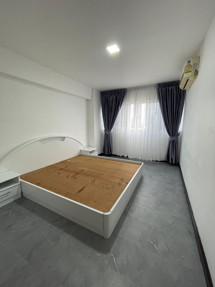 picture Condo for RENT : Thonglo Tower   𝐒𝐢𝐳𝐞 : 49 sqm.  𝐓𝐲𝐩𝐞 : 2 Bed 1 Bath / Unblocked view / Balcony  𝐅𝐥𝐨𝐨𝐫 : 11th  Building :  A   - 6/15