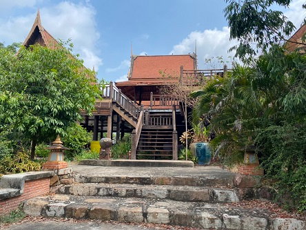 รูป โรงแรมใกล้แม่น้ำแควใหญ่ แก่งหินเพิง ถนนบ้านสระแท่น-บ้านสะพานดิน ตำบลสำพันตา อำเภอนาดี จังหวัดปราจีนบุรี30011-0001 ธนกฤา - รูปที่ 1/7