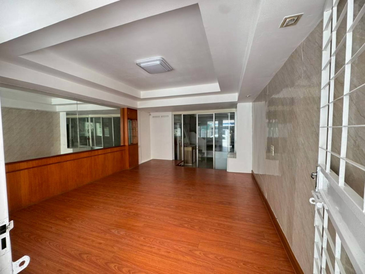 รูป ขายบ้านทาวน์เฮ้าส์ 2 ชั้น หมู่บ้านคอลเลจทาวน์ ซอยรามคำแหง 24 รีโนเวทใหม่เรียบร้อย (N.2033) - รูปที่ 5/17