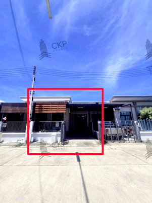 Townhouses for sale Bang Lamung Chonburi : Urgent Sale! Groovy Light Townhome, Bang Lamung, Renovated Private living with no houses directly opposite, Free loan services available. | No. 93304