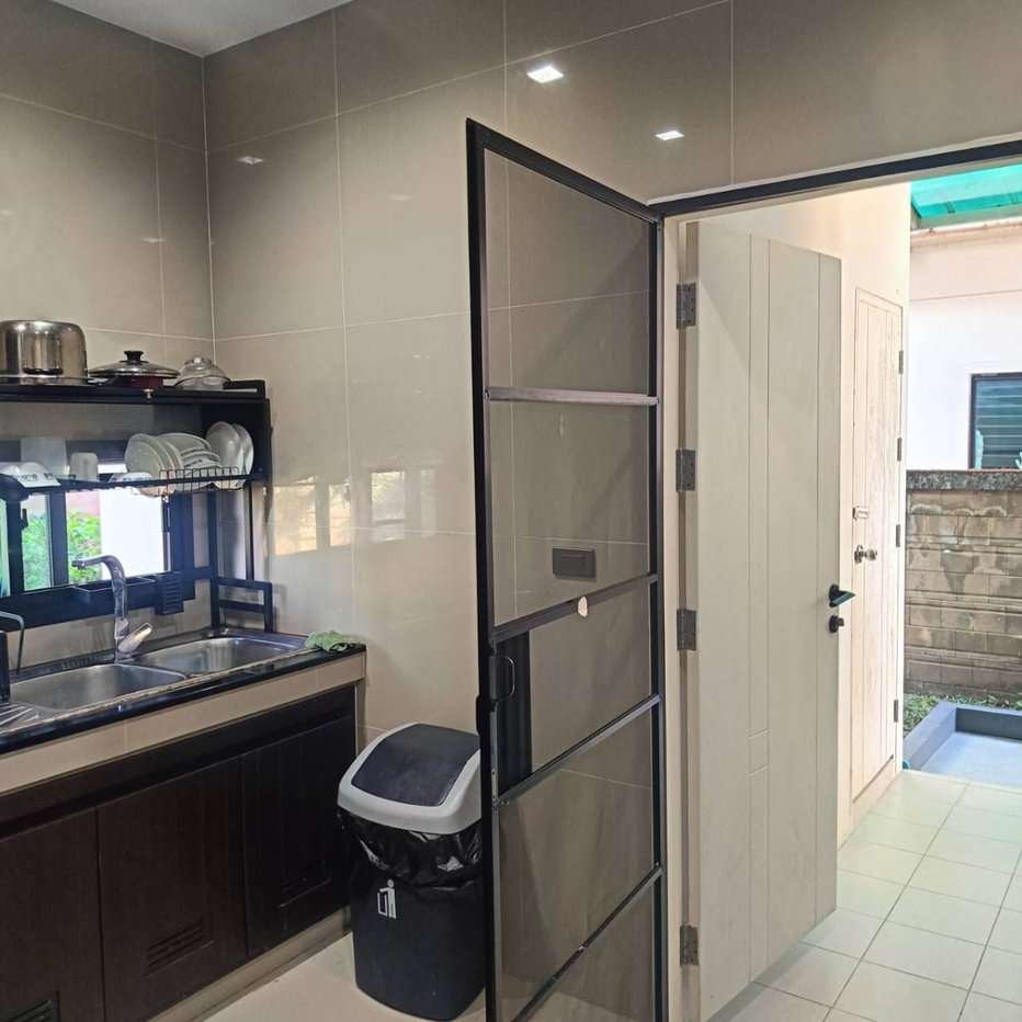 รูป บ้านในโครงการทำเลย่านเศรษฐกิจ พร้อมคลับเฮ้าส์และสระว่ายน้ำในโครงการ พร้อมระบบรักษาความปลอดภัย 24 ชม.     #C3MG100309 - รูปที่ 16/56