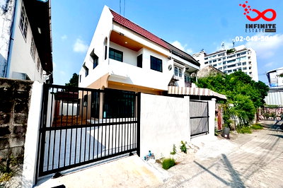 บ้านแฝด เซ็นทรัล พลาซ่า บางนา : ขายบ้านแฝด 2 ชั้น หมู่บ้านถาวรนิเวศน์ 2 ซอยบางนา-ตราด12 ใกล้ทางด่วน 