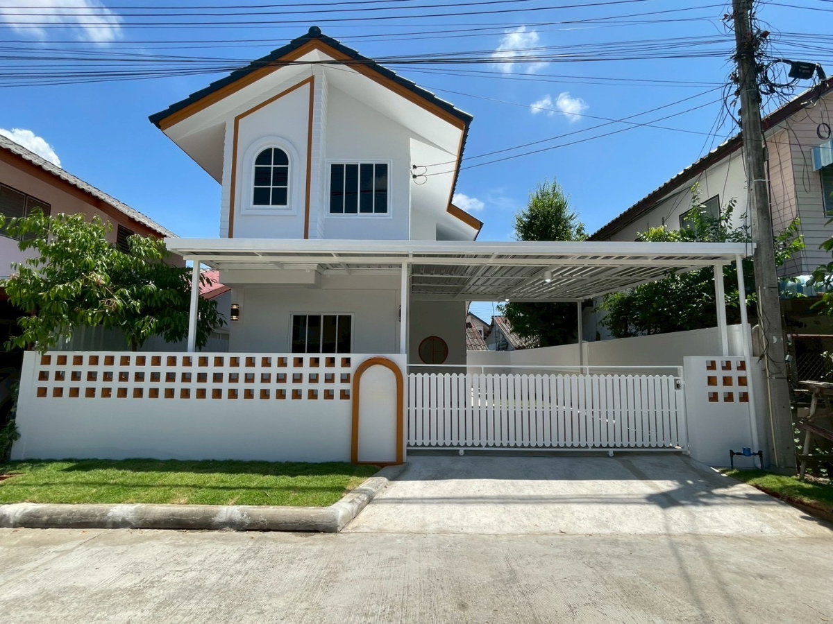 รูป ขายบ้านเดี่ยวสองชั้น  บ้านในหมู่บ้านเงียบสงบ     บ้านใกล้โรงเรียนนานาชาติ  #หางดง  ราคาเพียง  1.69  ล้านบาท   #CHD101817 - รูปที่ 1/16