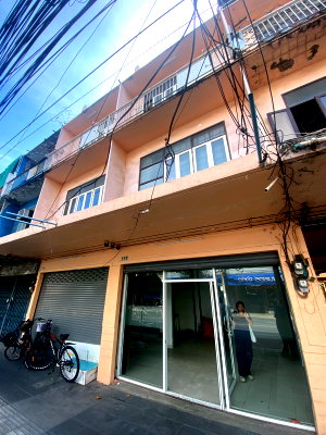 Shophouses for rent Phramongkutklao College of Medicine : Commercial Building for Rent – 2 Booths, Prime Location on Banthadthong Road (Near Phet Phra Ram Intersection)