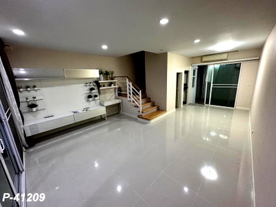 ทาวน์โฮม กรุงเทพมหานคร : P-41209 — ขายทาวน์โฮม 3 ชั้น บ้านกลางเมือง พระราม 3 - ราษฎร์บูรณะ ใกล้ทางด่วน และ ธ.กสิกร สำนักงานใหญ่ 085-592-2897 Line: @easythaihome