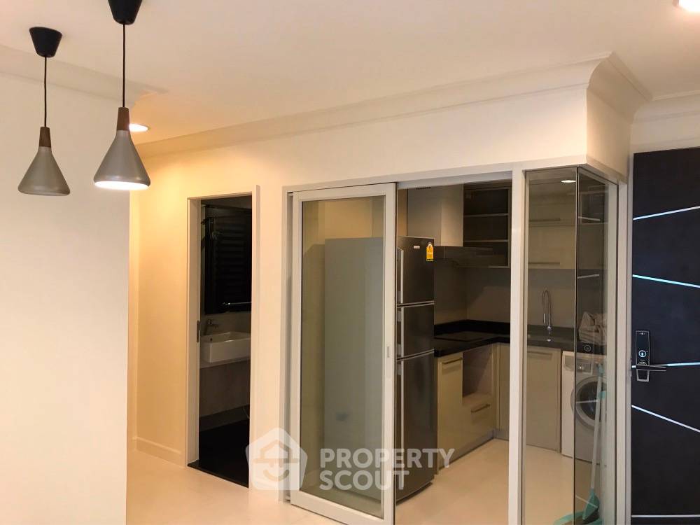 picture 2-BR Condo at The Crest Sukhumvit 24 near BTS Phrom Phong (ID 1619018) - 2/4