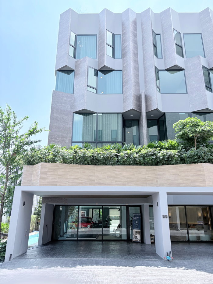 รูป บ้านหรู Private เพียง 16 ยูนิต ใจกลางสุขุมวิท The Park Lane 15 (สุขุมวิท–แบริ่ง) - รูปที่ 1/17
