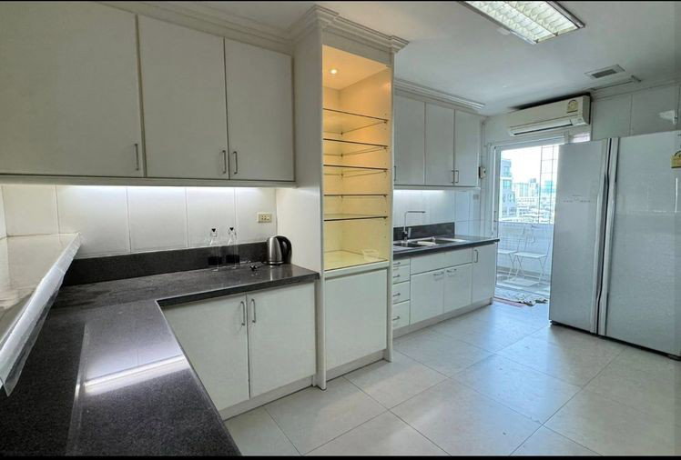 รูป A039154 Richmond Palace - รูปที่ 5/8