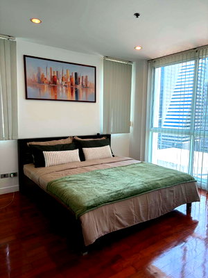 Condos for sale : 2 Bedroom Condo for Sale Near BTS Surasak | Foreign Freehold | Silom Sathorn