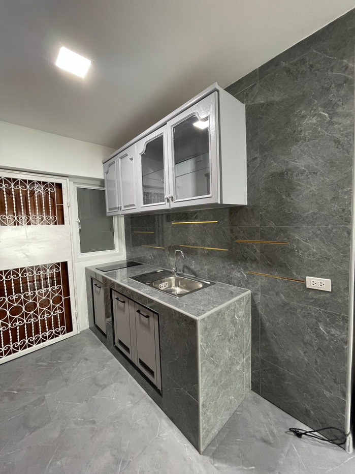 picture Condo for RENT : Thonglo Tower   𝐒𝐢𝐳𝐞 : 49 sqm.  𝐓𝐲𝐩𝐞 : 2 Bed 1 Bath / Unblocked view / Balcony  𝐅𝐥𝐨𝐨𝐫 : 11th  Building :  A   - 8/15